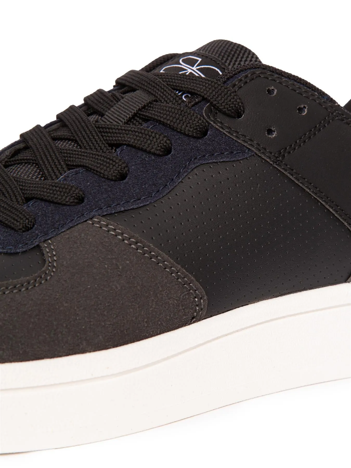 Avelino Trainers Black