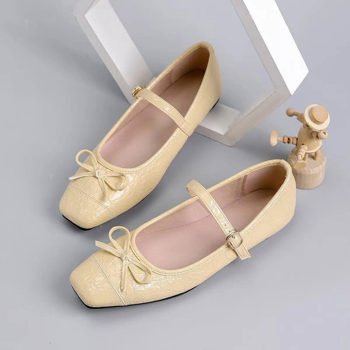 ChaiRong Zhou Women Bowknot Mary Jane Pleated Leather Ballet Flats Square Toe Buckle Strap Casual Party Ballet Dress Shoes