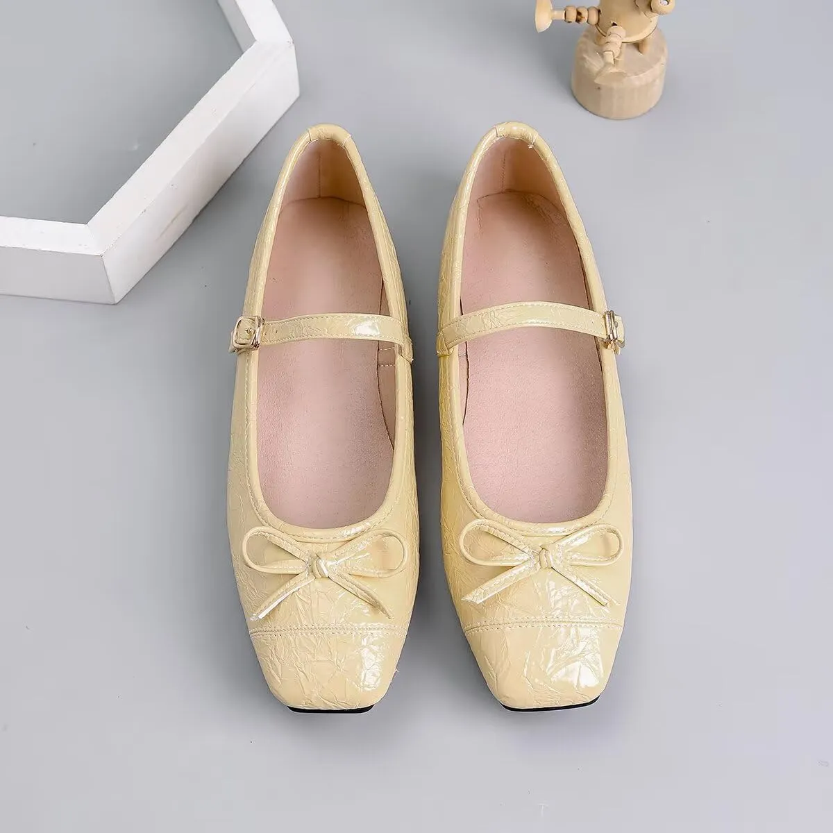 ChaiRong Zhou Women Bowknot Mary Jane Pleated Leather Ballet Flats Square Toe Buckle Strap Casual Party Ballet Dress Shoes