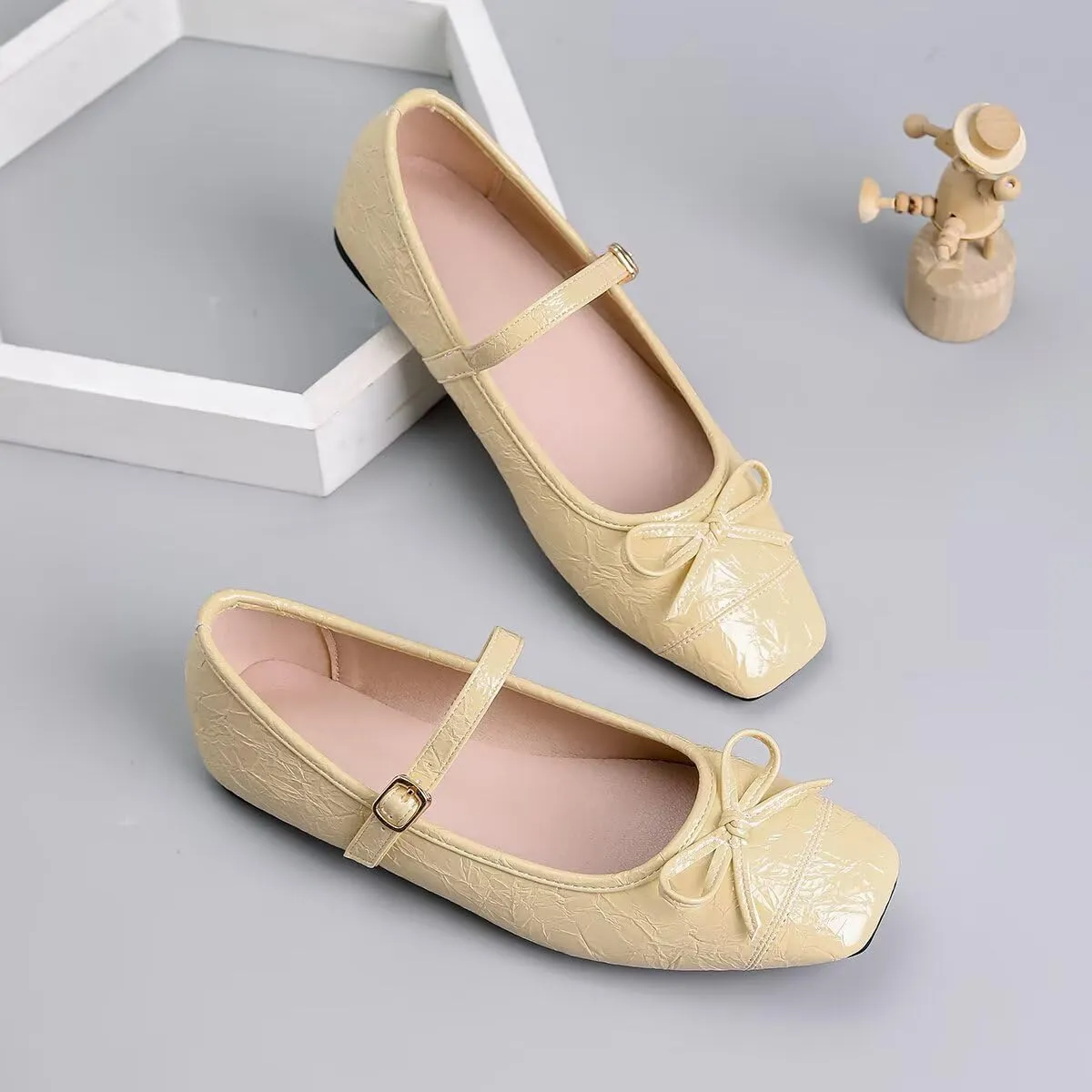ChaiRong Zhou Women Bowknot Mary Jane Pleated Leather Ballet Flats Square Toe Buckle Strap Casual Party Ballet Dress Shoes