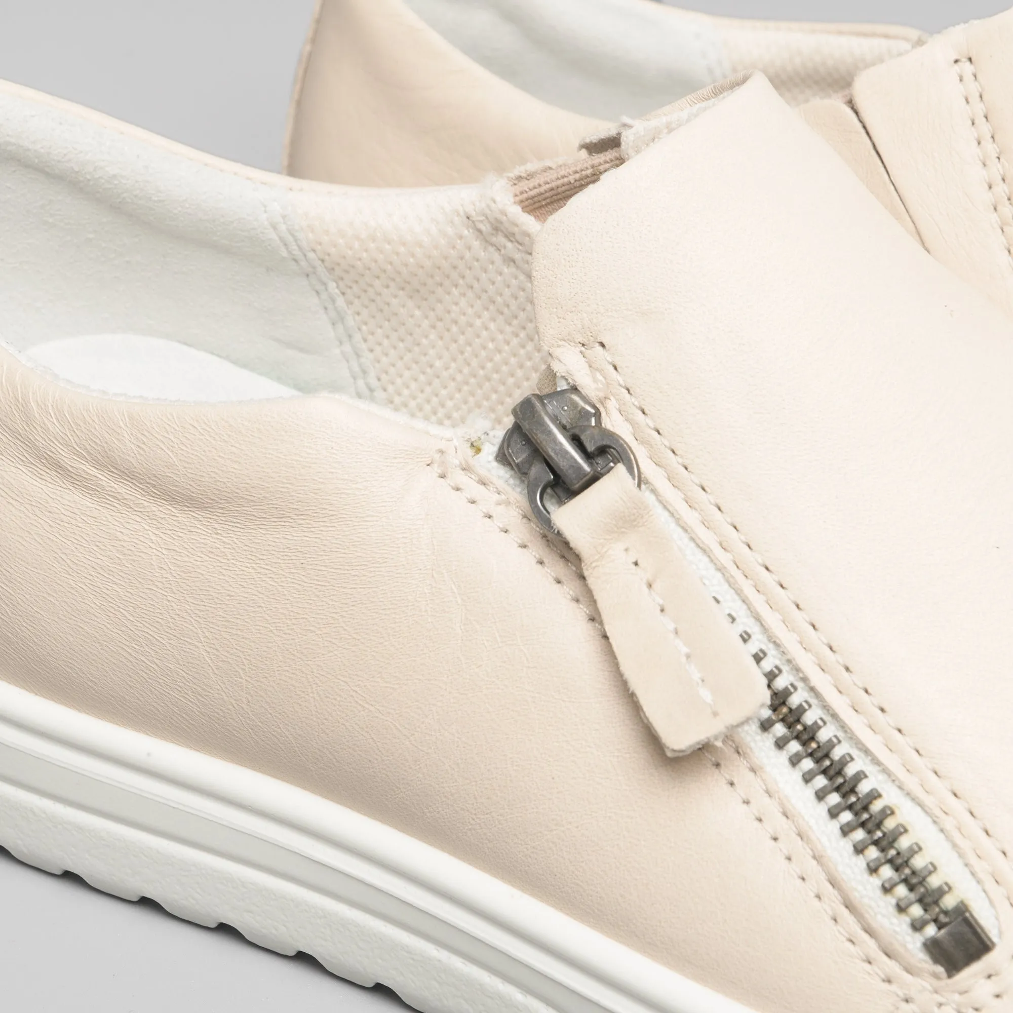 FARA Ladies Leather Casual Trainers Vanilla Metallic