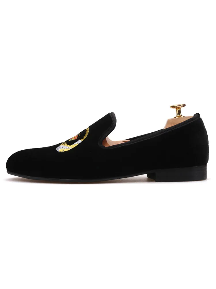 Imported Korean velvet shark mouth embroidery slip-on men's shoes European and American style large size trendy loafers smoking shoes