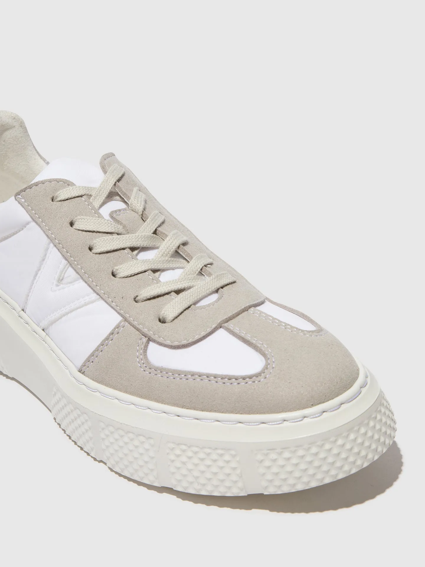 Lace-up Trainers ESSA511FLY WHITE (LILA)