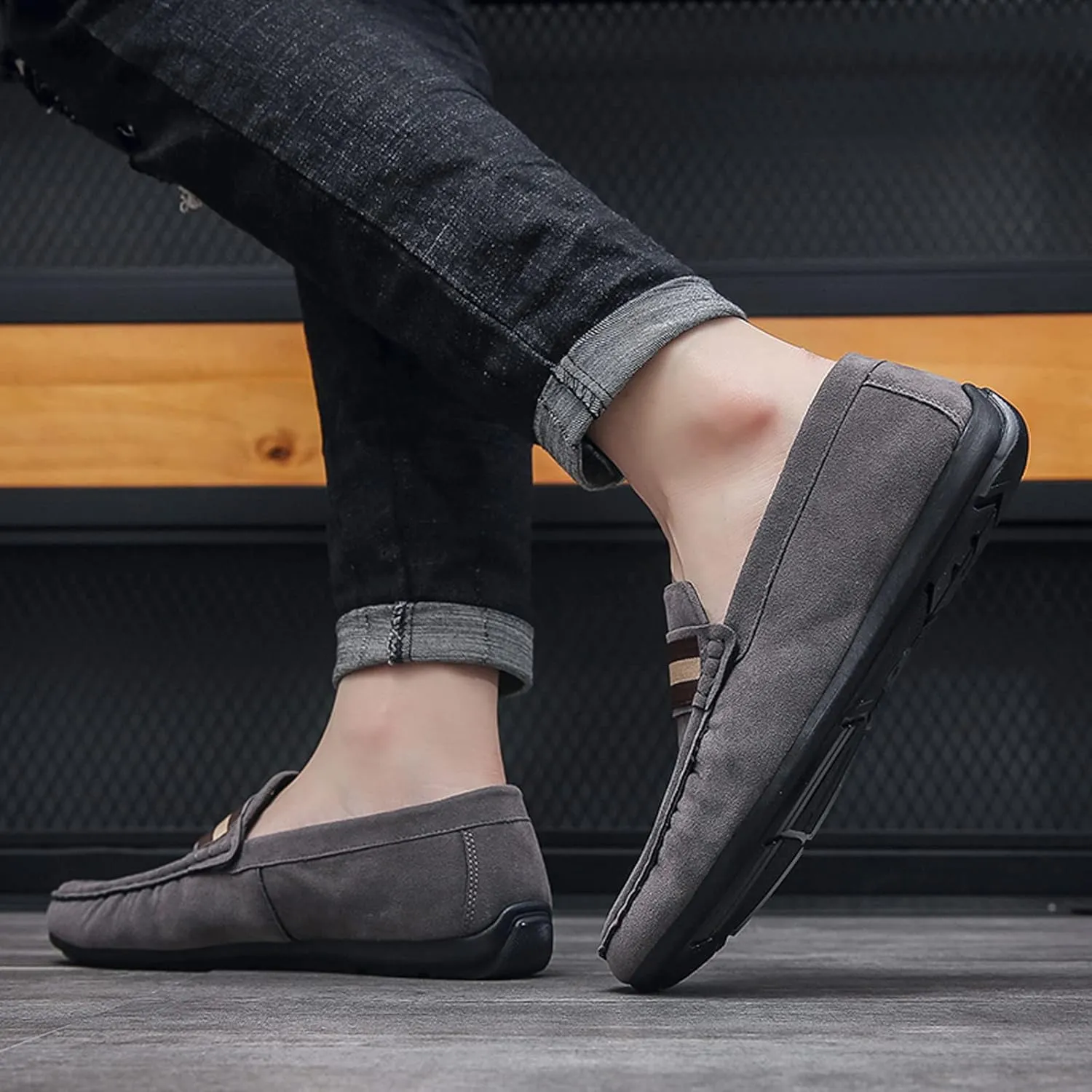 Men's Suede Round Toe Soft Sole Loafers,Breathable Comfortable Slip On Flat Boat Shoes Casual Fashionable Walking Shoes