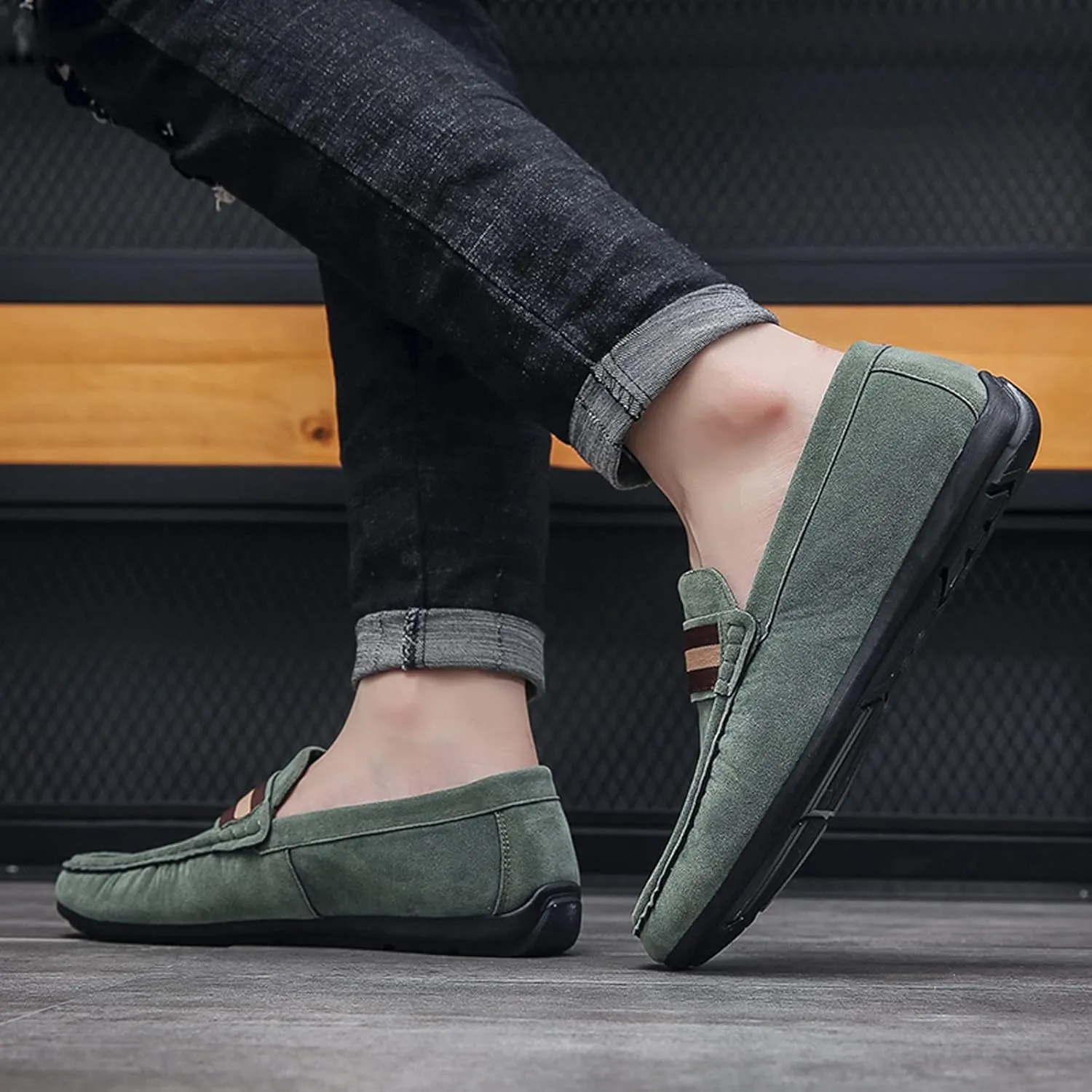 Men's Suede Round Toe Soft Sole Loafers,Breathable Comfortable Slip On Flat Boat Shoes Casual Fashionable Walking Shoes