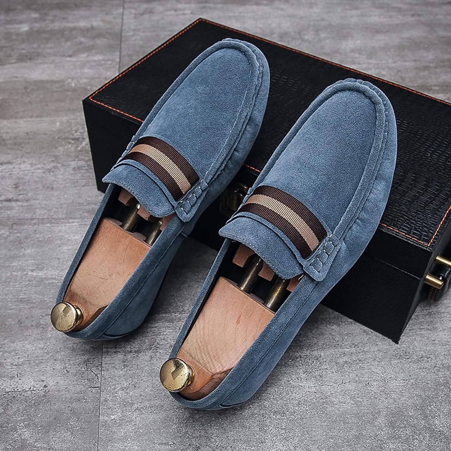 Men's Suede Round Toe Soft Sole Loafers,Breathable Comfortable Slip On Flat Boat Shoes Casual Fashionable Walking Shoes