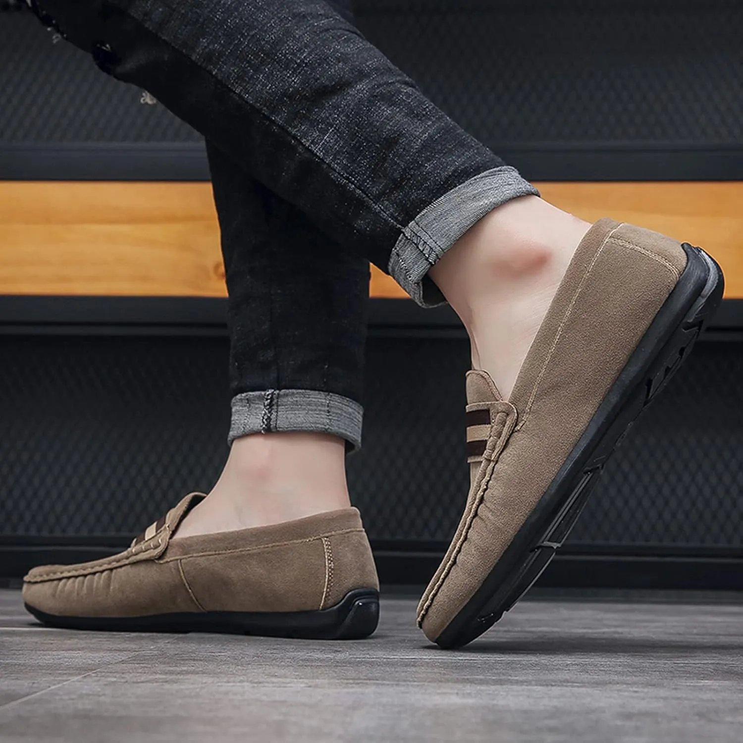 Men's Suede Round Toe Soft Sole Loafers,Breathable Comfortable Slip On Flat Boat Shoes Casual Fashionable Walking Shoes