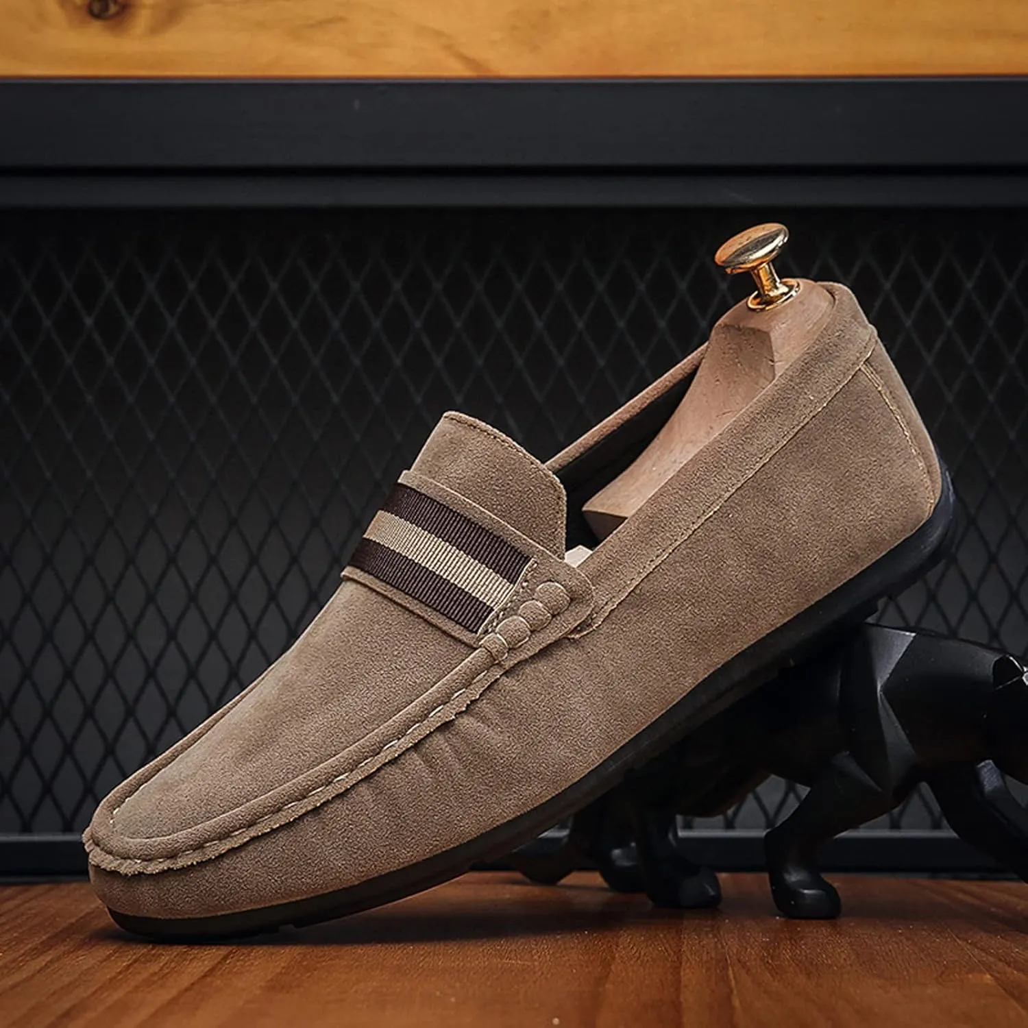 Men's Suede Round Toe Soft Sole Loafers,Breathable Comfortable Slip On Flat Boat Shoes Casual Fashionable Walking Shoes