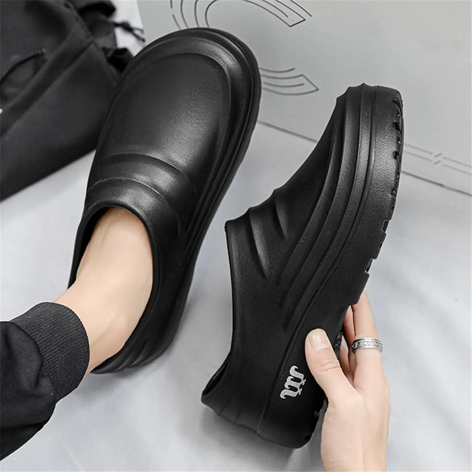 Unisex Armadillo Chef Clogs Wide Toe Box Non-Slip Oil Resistant Slippers,Lightweight Water Resistant Comfy Clogs,Breathable Kitchen Work Shoes Outdoor Quick Dry Soft Nurse Shoes with Arch Support